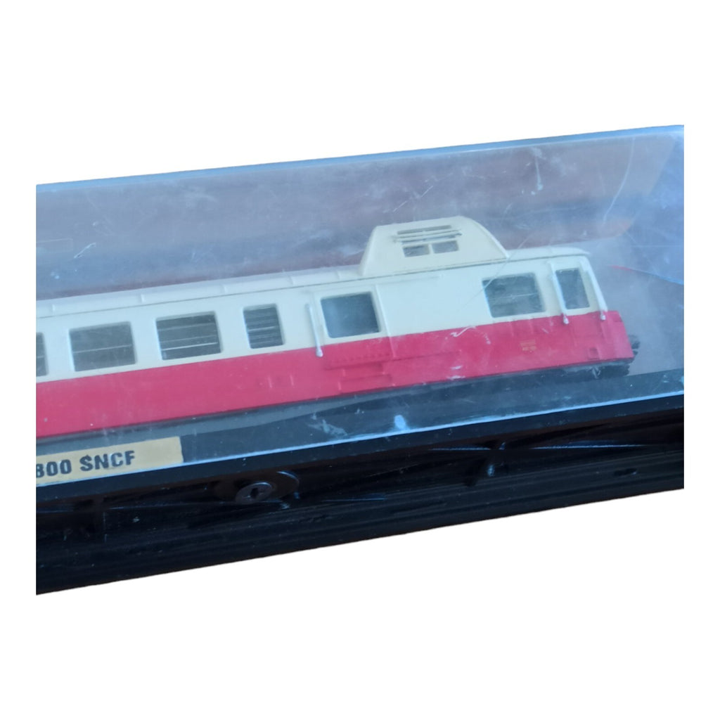 Maquette train SNCF X-3800 vintage, autorail miniature, sous vitrine