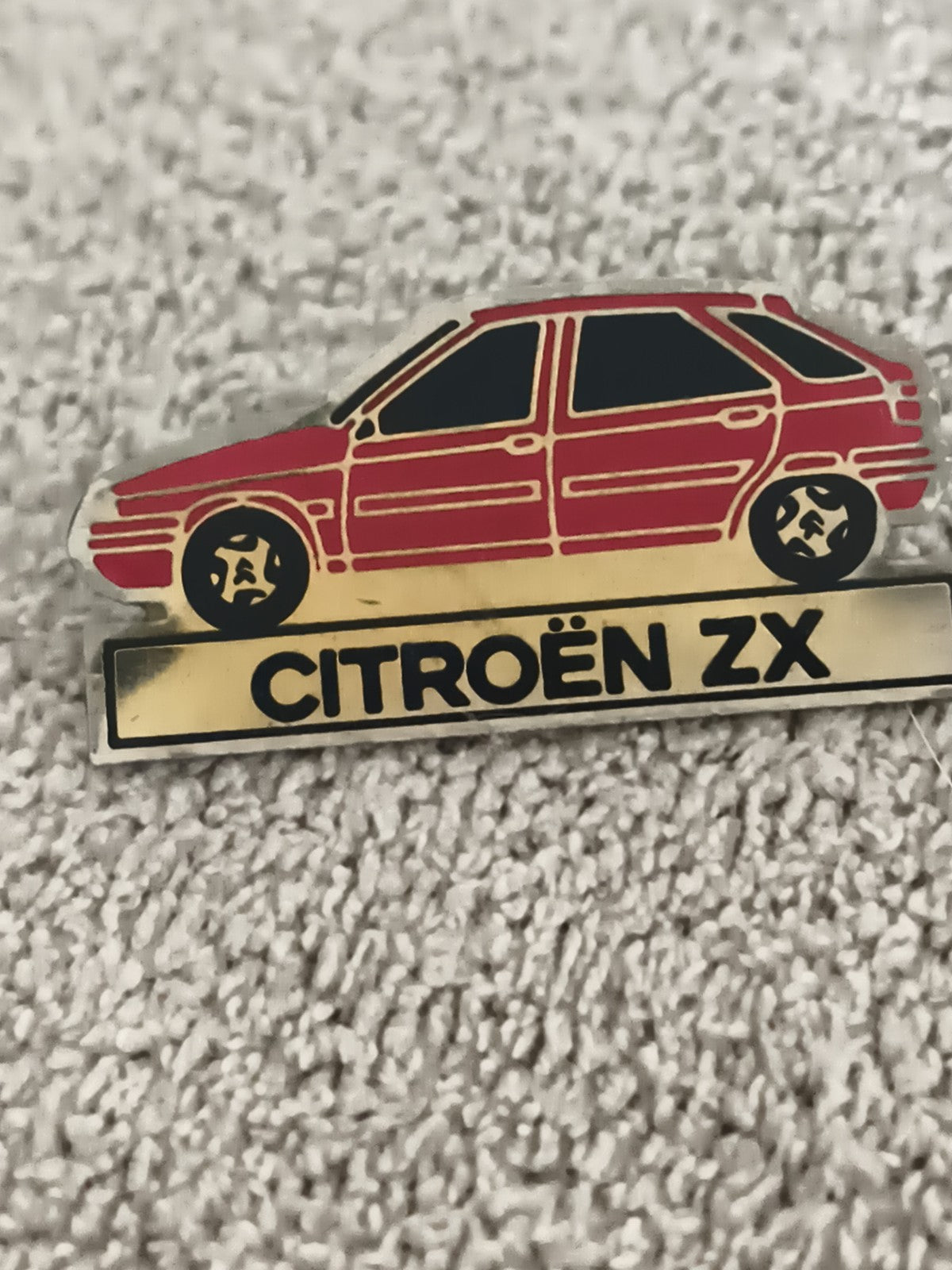 Pin's CITROËN ZX vintage rouge, badge auto années 90, broche voiture (Ref 7)
