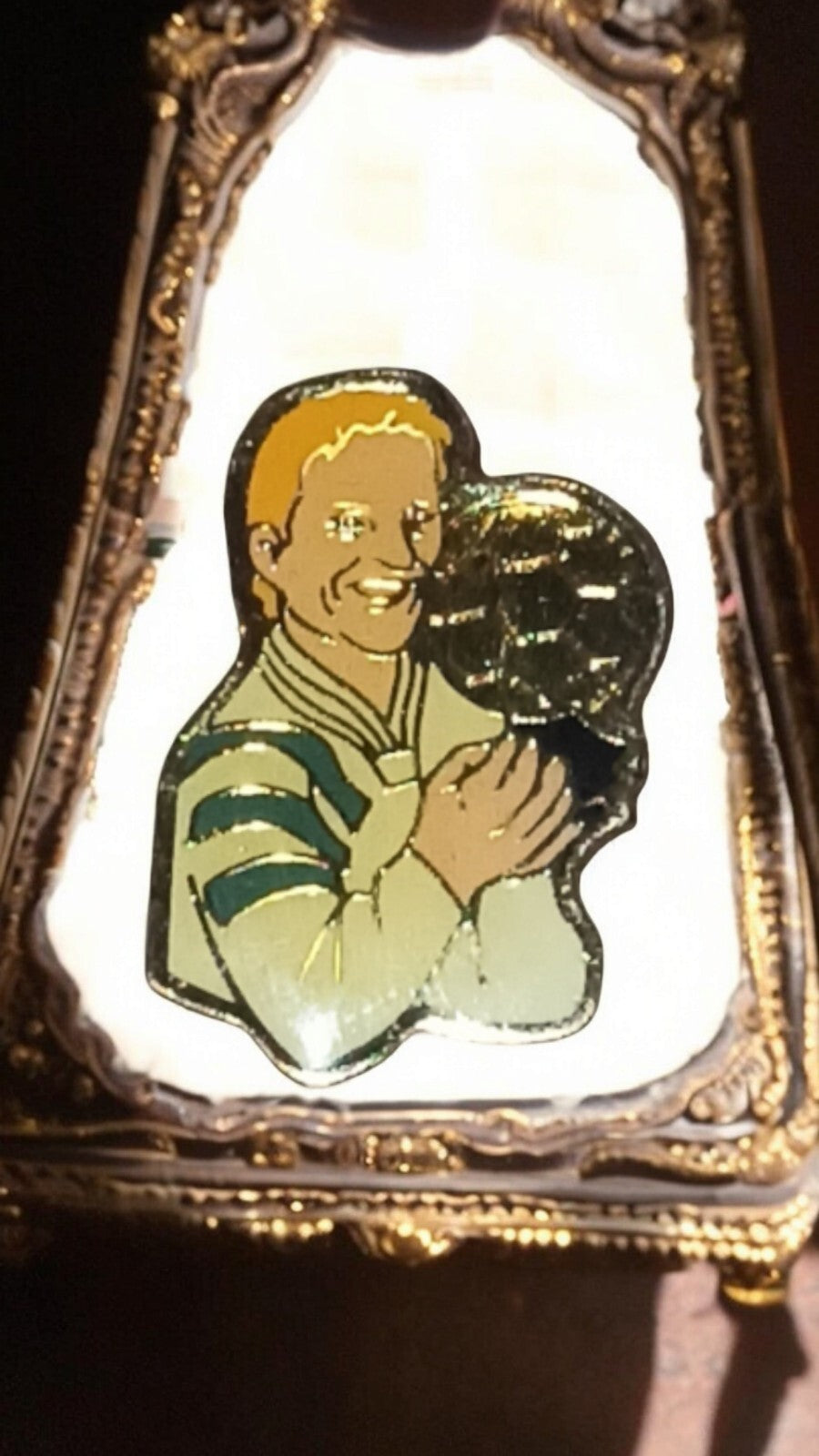 Pin's vintage Olympique de Marseille années 90 joueur trophée