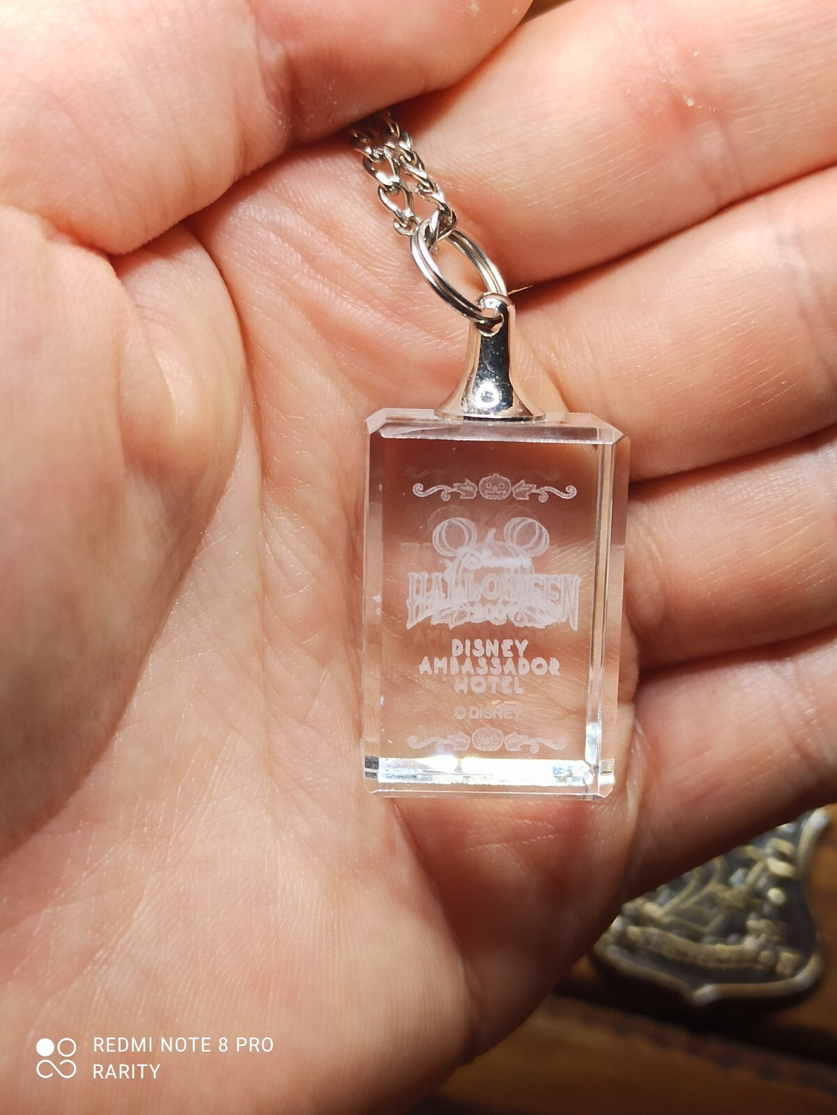 Pendentif cristal Tokyo Disneyland Ambassador Hotel Disney Halloween rare