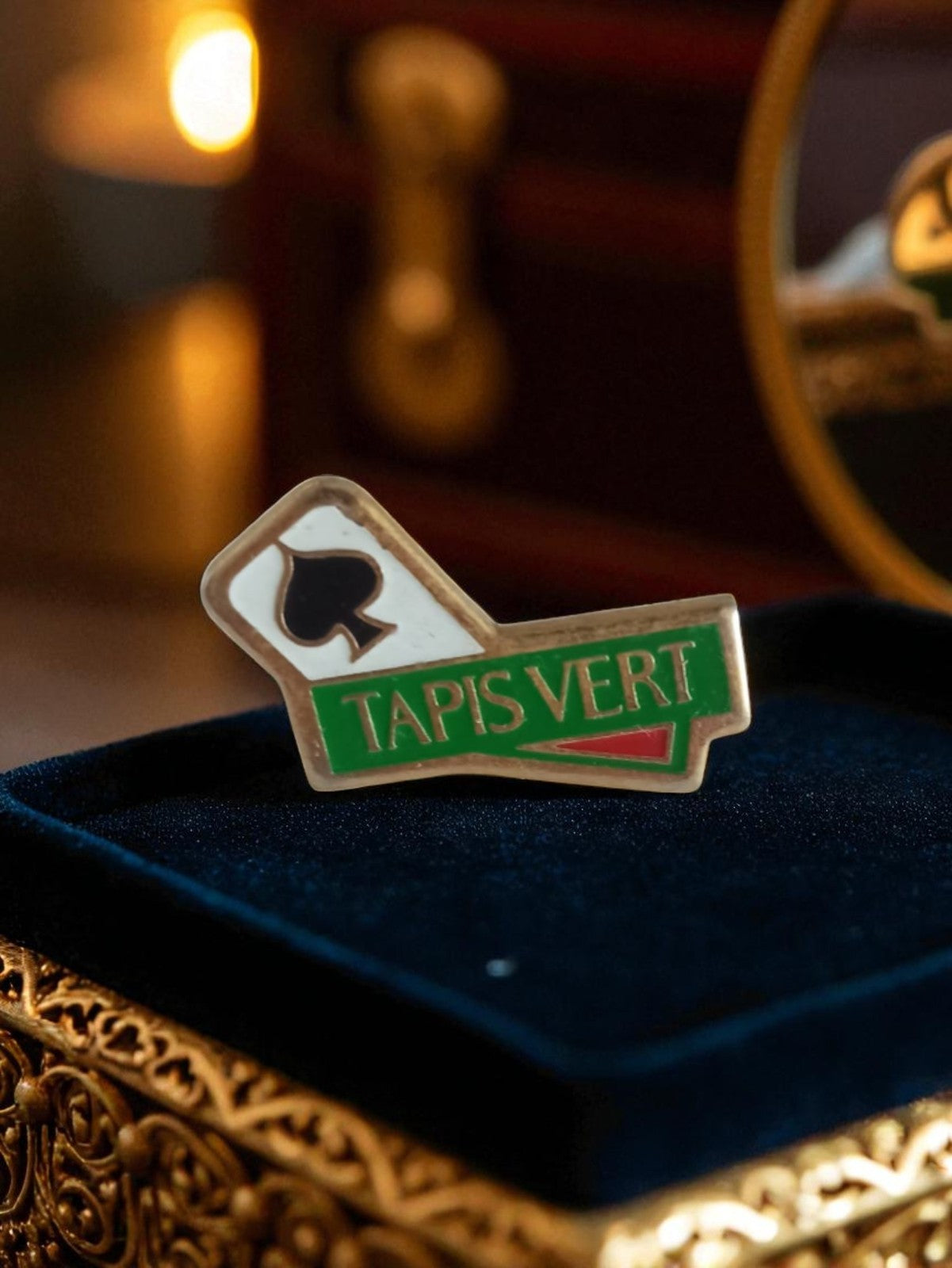 Pin's publicitaire ancien Tapis Vert vintage rétro années 80 jeu casino