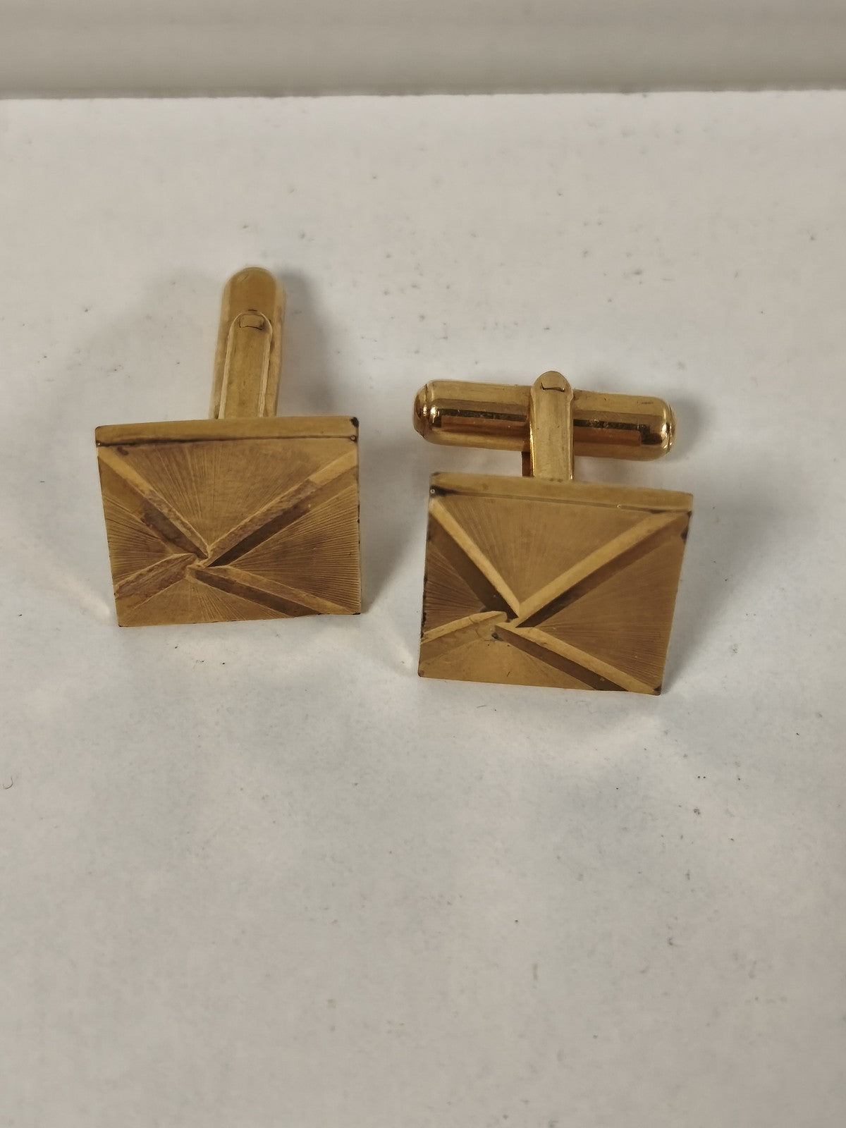 Paire de boutons de manchette vintage plaqué or, ancien accessoire rétro élégant