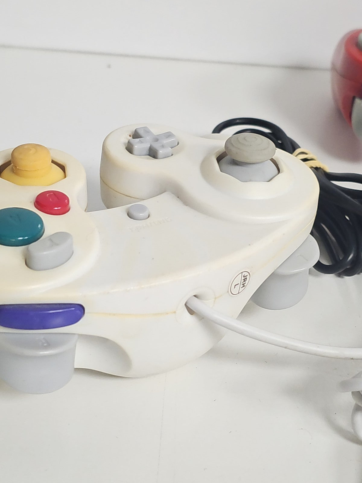 Lot 3 manettes filaires compatibles Gamecube génériques non testées en l'état