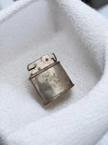 Briquet vintage ancien cylindrique, aspect métallique, rétro, objet de collectio
