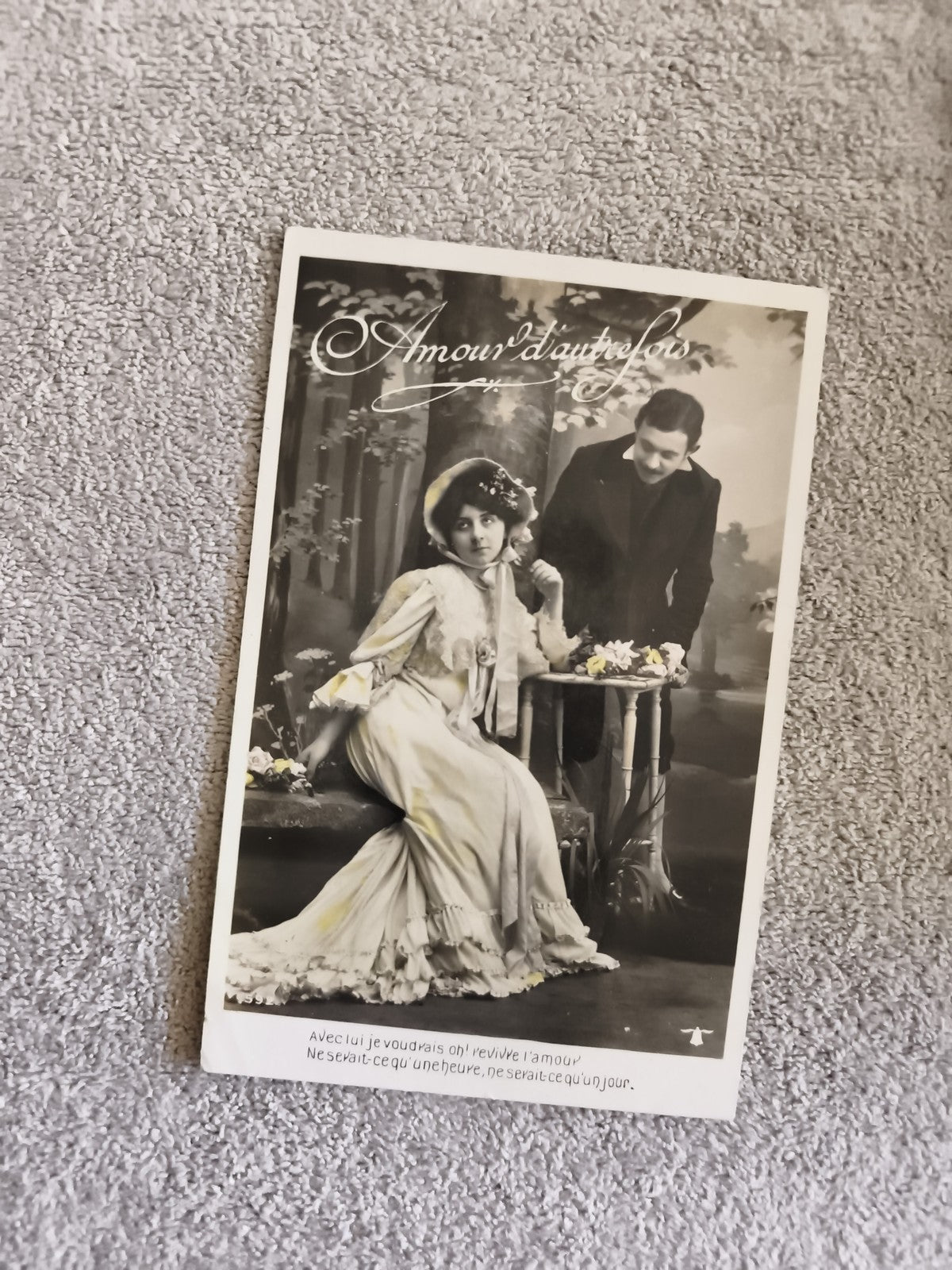 Carte postale photo Amour d'autrefois CPA scène romantique début XXe