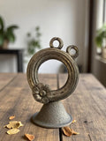 Porte-photo vintage en métal années 50, socle conique, motif fleur déco rétro