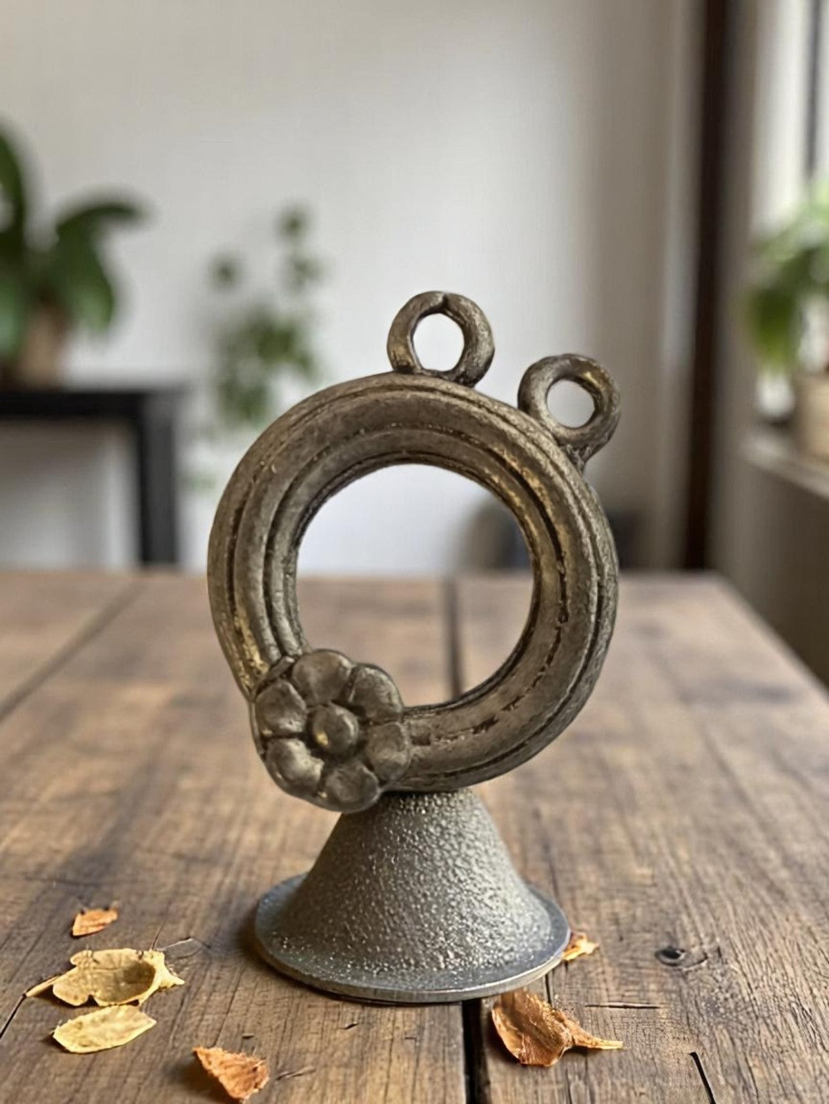 Porte-photo vintage en métal années 50, socle conique, motif fleur déco rétro