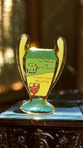Pin's vintage trophée Olympique de Marseille Bari 1991 coupe Europe foot