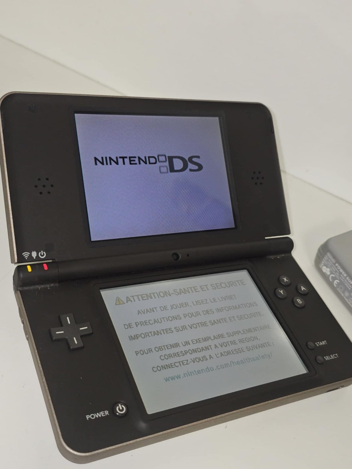 Console Nintendo DS XL Nintendo avec chargeur, écran large, portable d'occasion