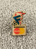Pin's vintage Eurocard Mastercard football logo FF aspect émaillé années 90 (Ref
