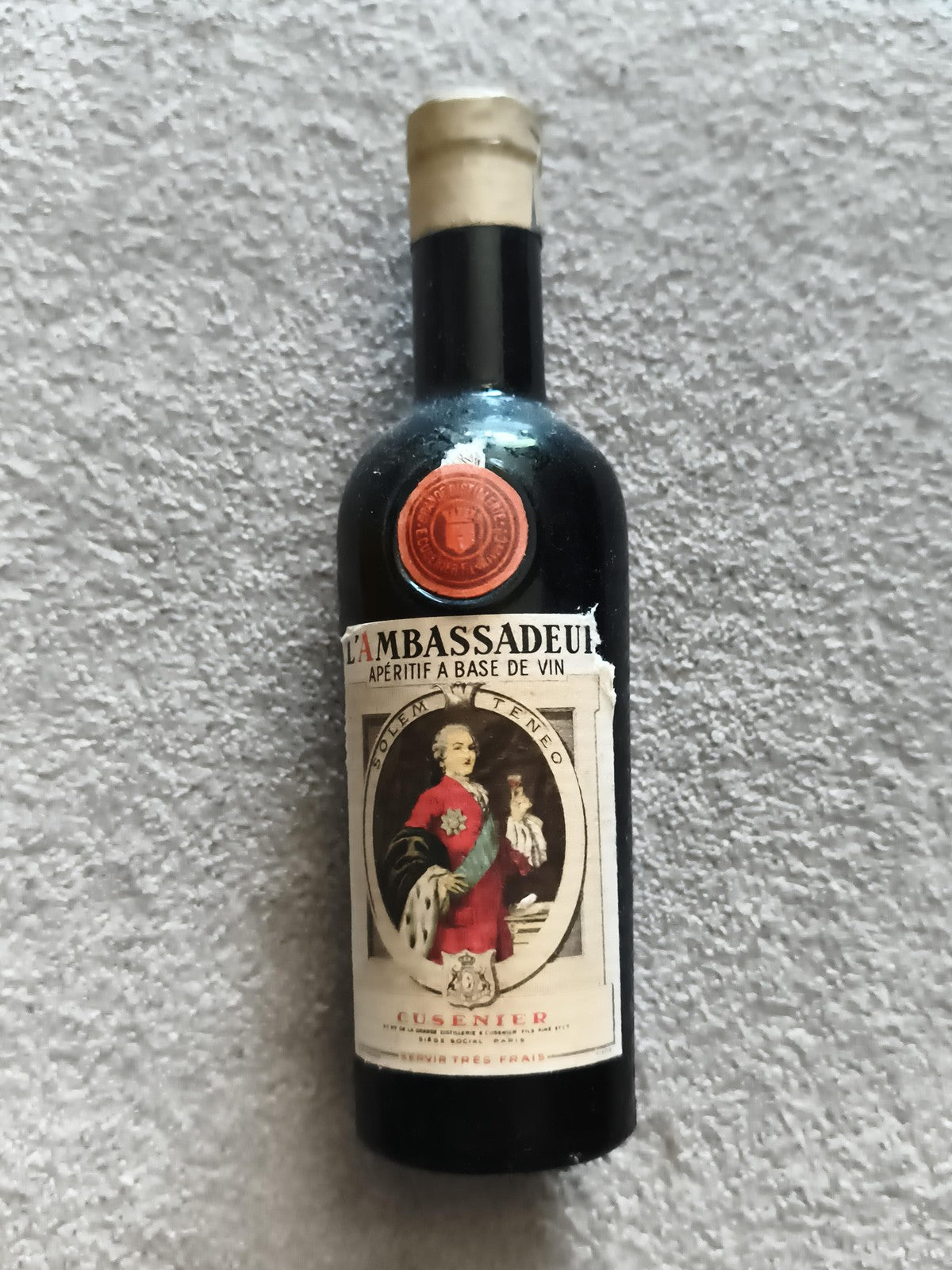Mignonnette vintage L’Ambassadeur apéritif à base de vin Cusenier ancienne boute