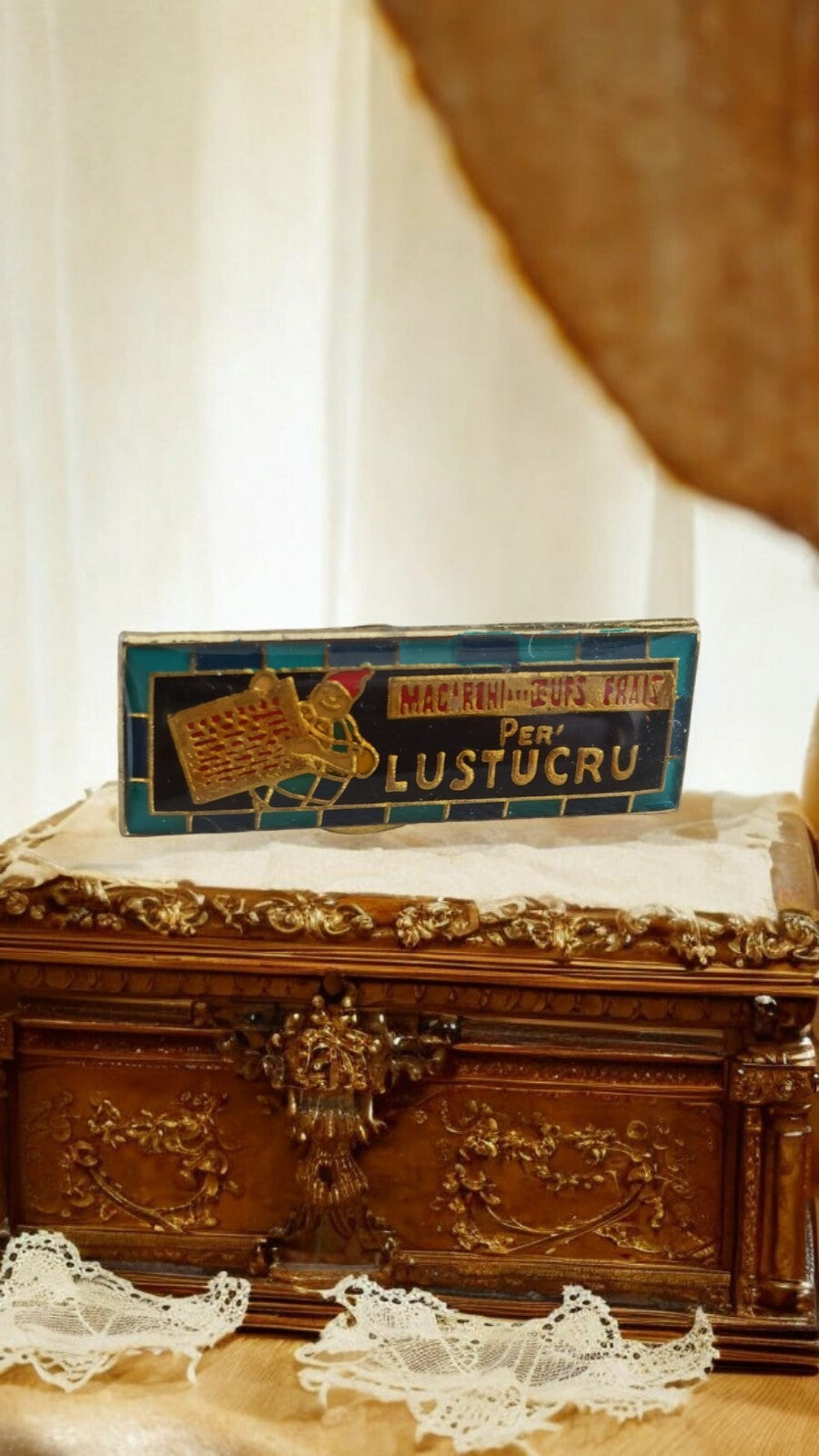 Pin's Lustucru Vintage ancien ? Collection publicitaire rare, bleu doré