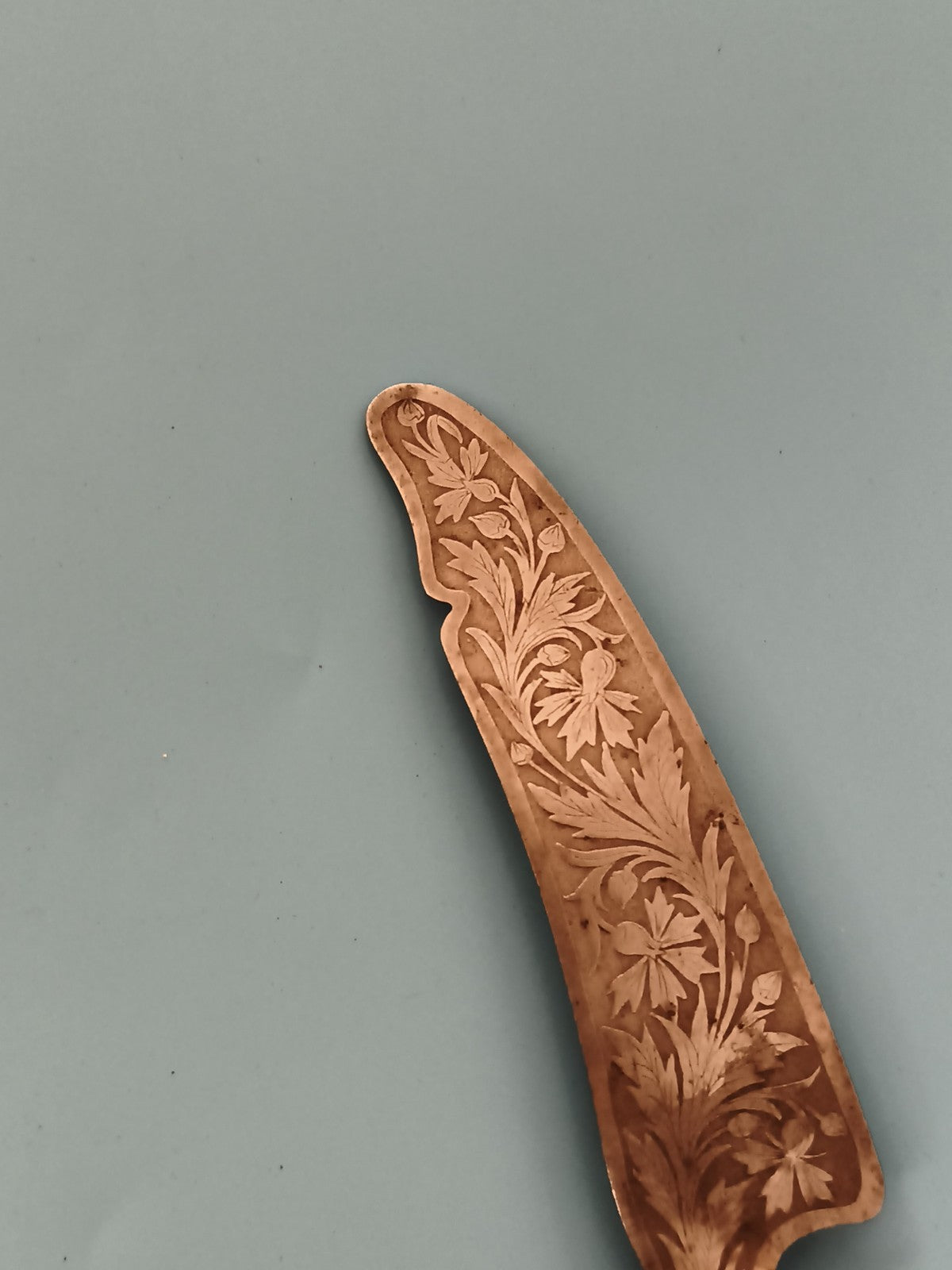 Couteau ancien à décor gravé – Manche orné style XIXe – Vintage table