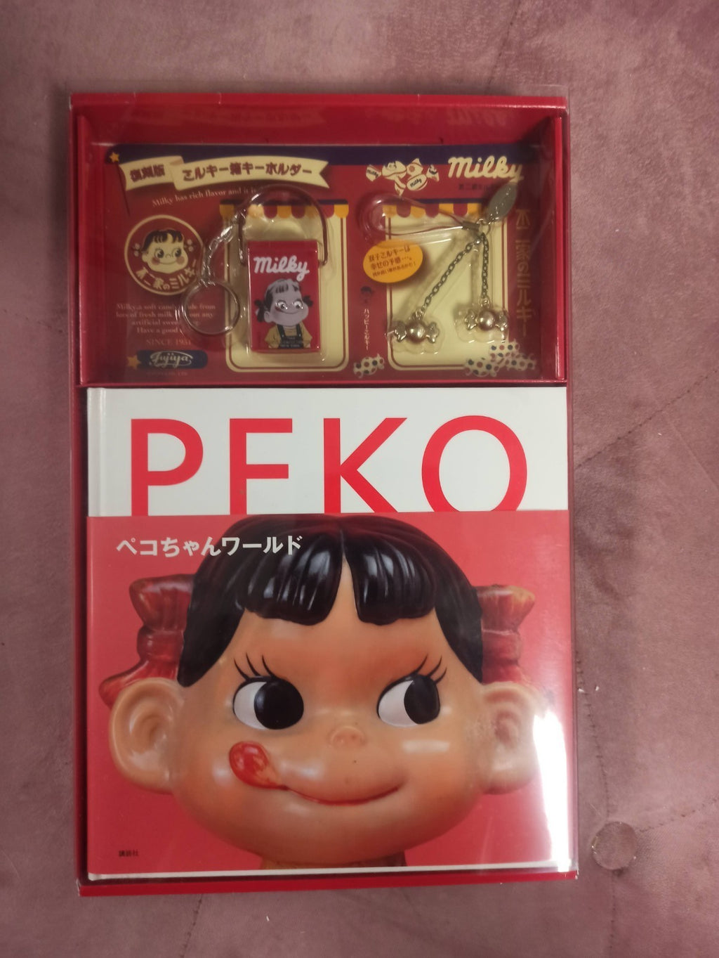 Livre Peko Chan World FujiyA Milky Japon, coffret collector, figurine visible