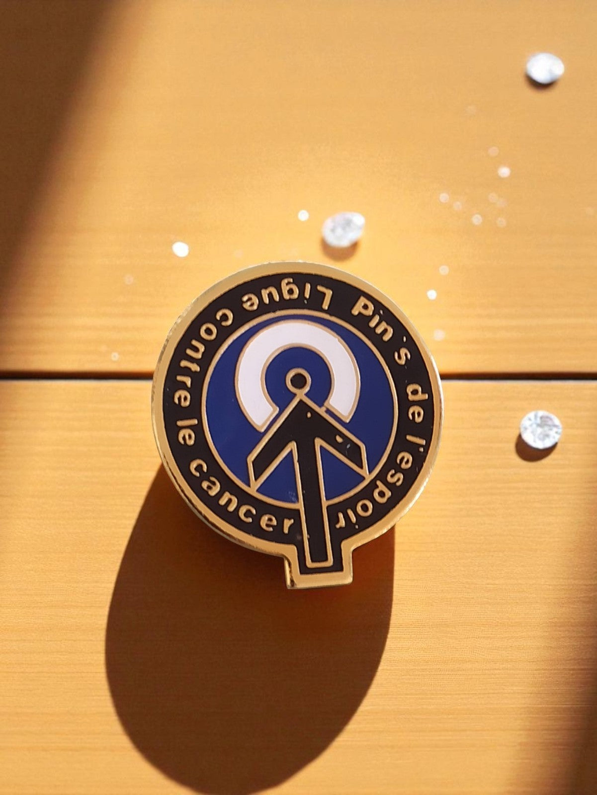 Pin's vintage Ligue contre le cancer émail bleu logo espoir badge publicitaire