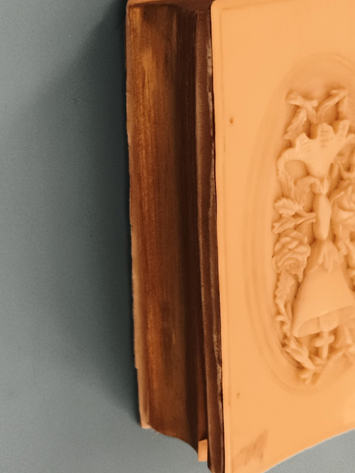 Missel ancien ivoirine décor religieux relief, livre de messe vintage XIXe