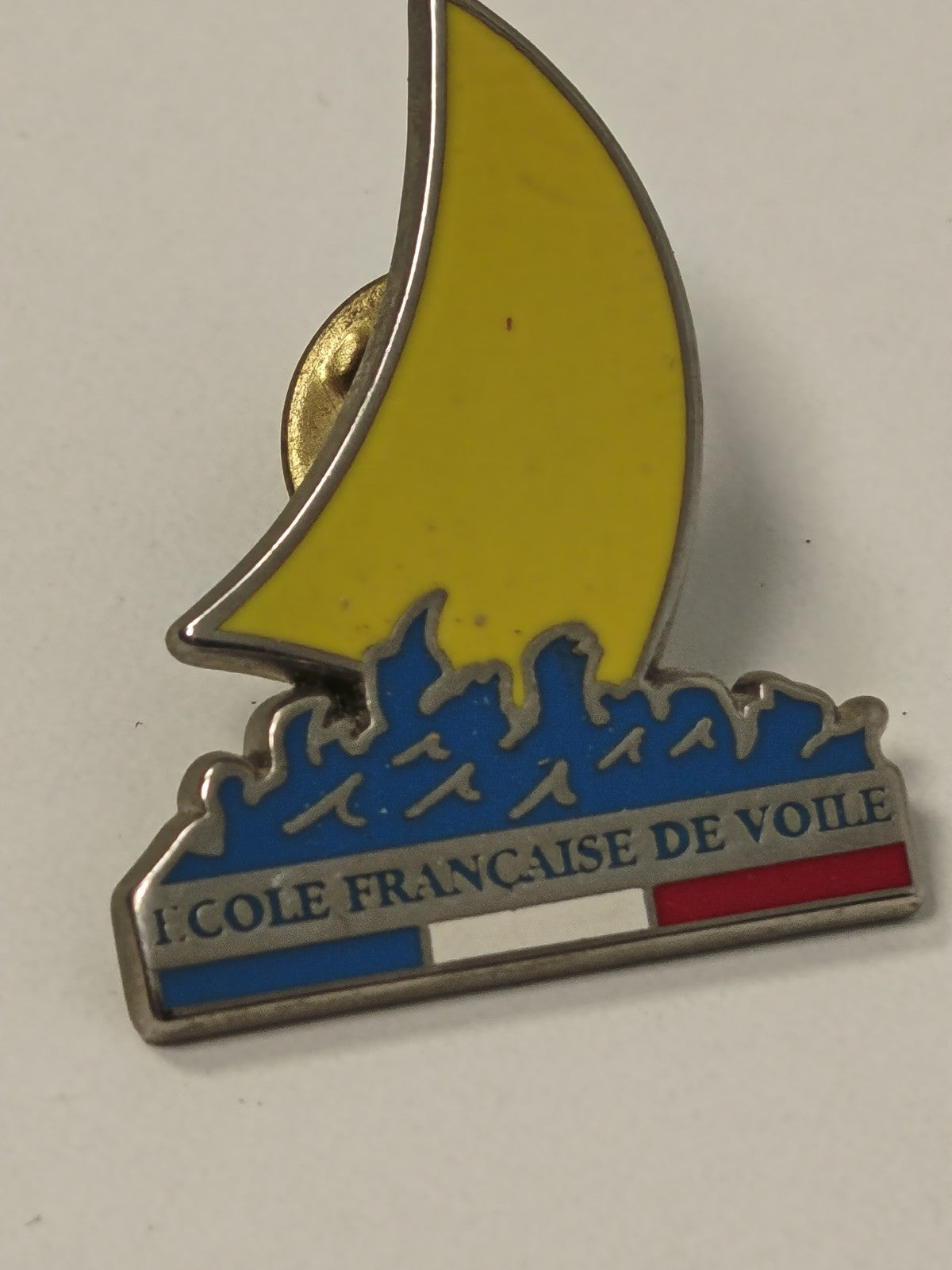 Pin's rétro ancien École Française de Voile badge collection nautisme vintage ra