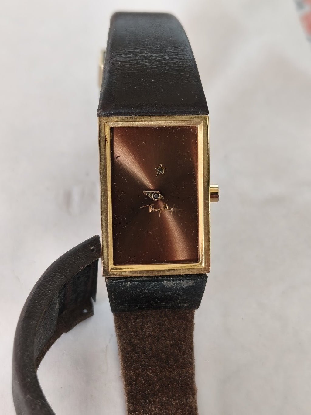 Montre femme rétro à restaurer Thierry Mugler ancienne, montre-bracelet vintage
