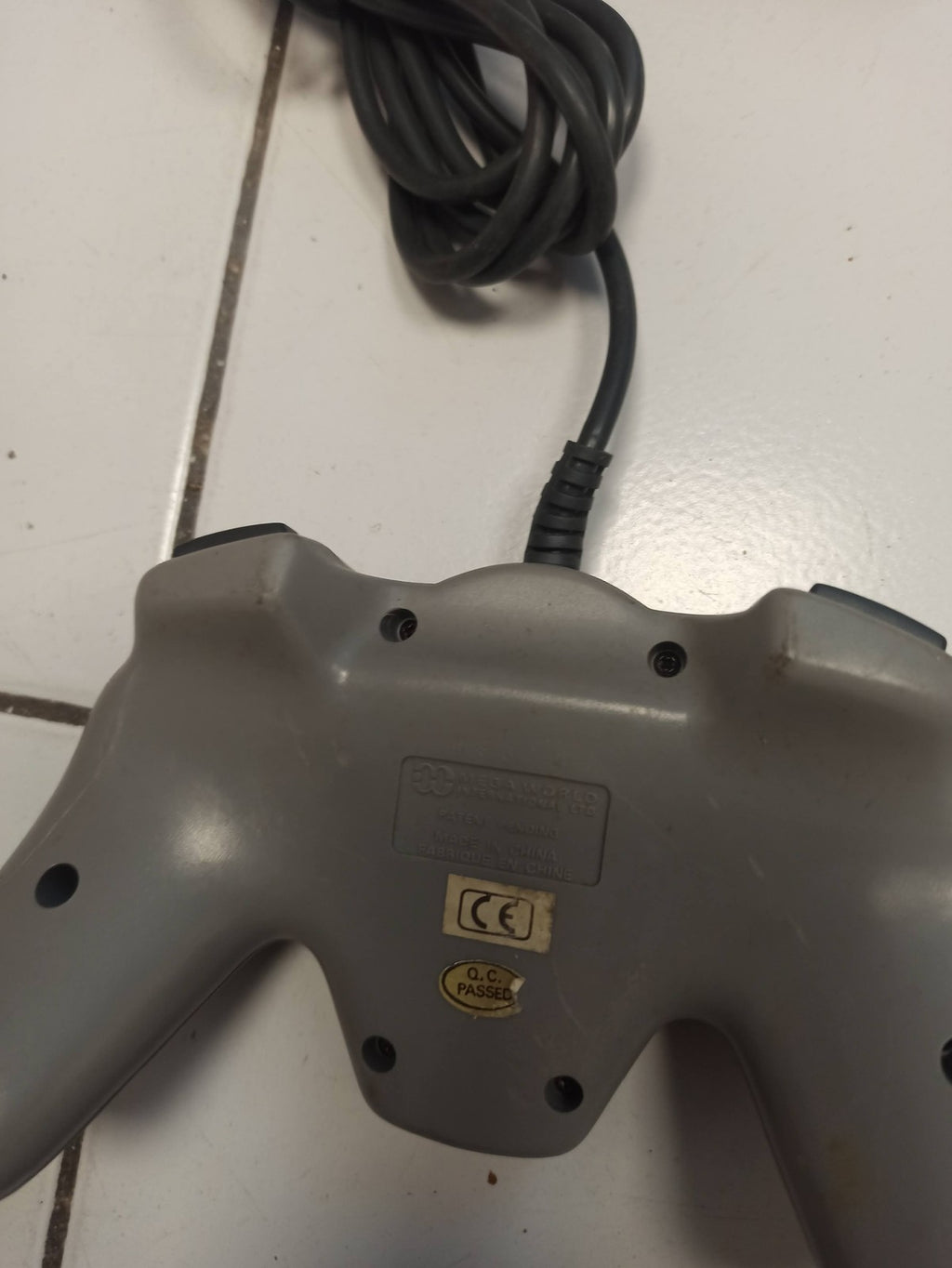 Manette filaire Saltek Megapad XIV compatible Sony PlayStation PS1 contrôleur je