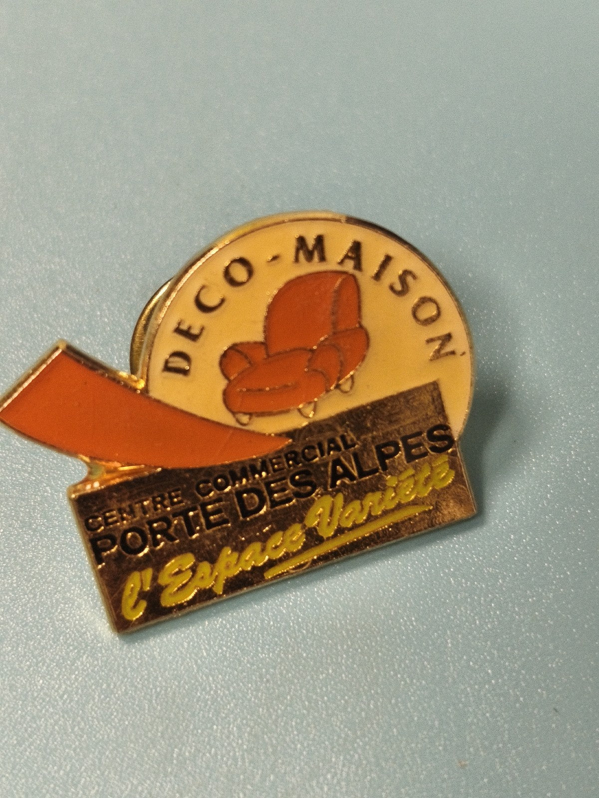 Pin's vintage déco maison Centre Commercial Porte des Alpes l?Espace Variété