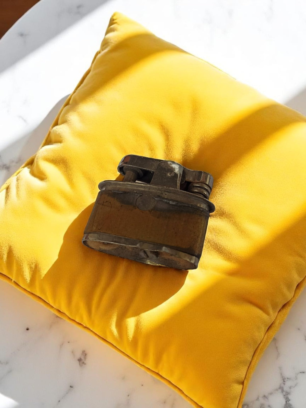 Briquet vintage rétro ancien, aspect métallique, non testé, objet de collection