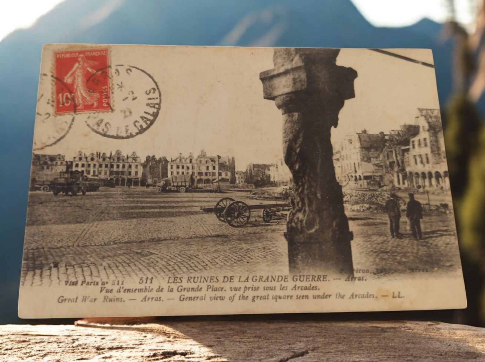 Carte postale ancienne Arras 14-18 Les Ruines Grande Guerre timbre oblitéré