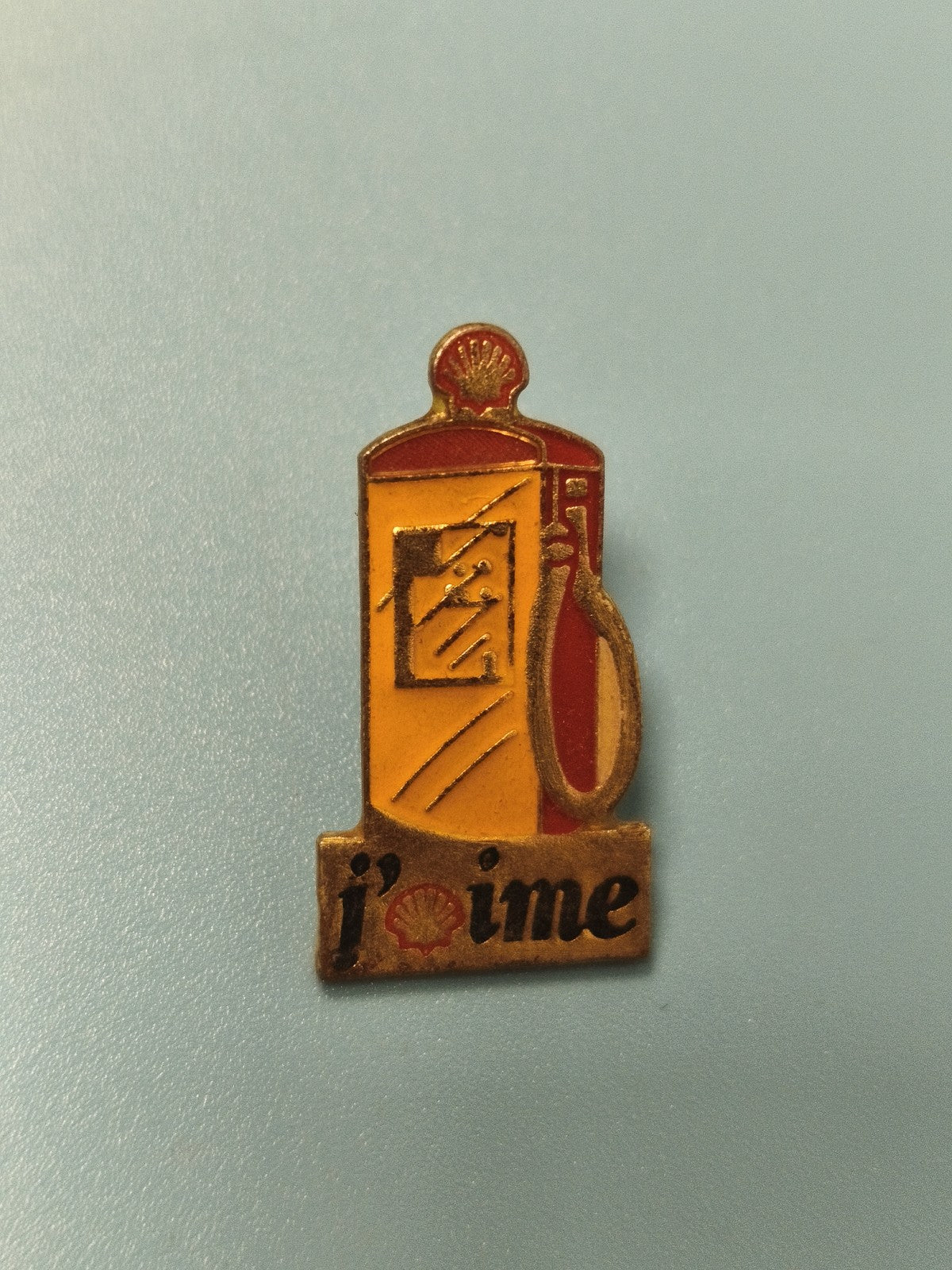 Vintage pin's Shell pompe à essence jaune rouge collection automobilia ancien