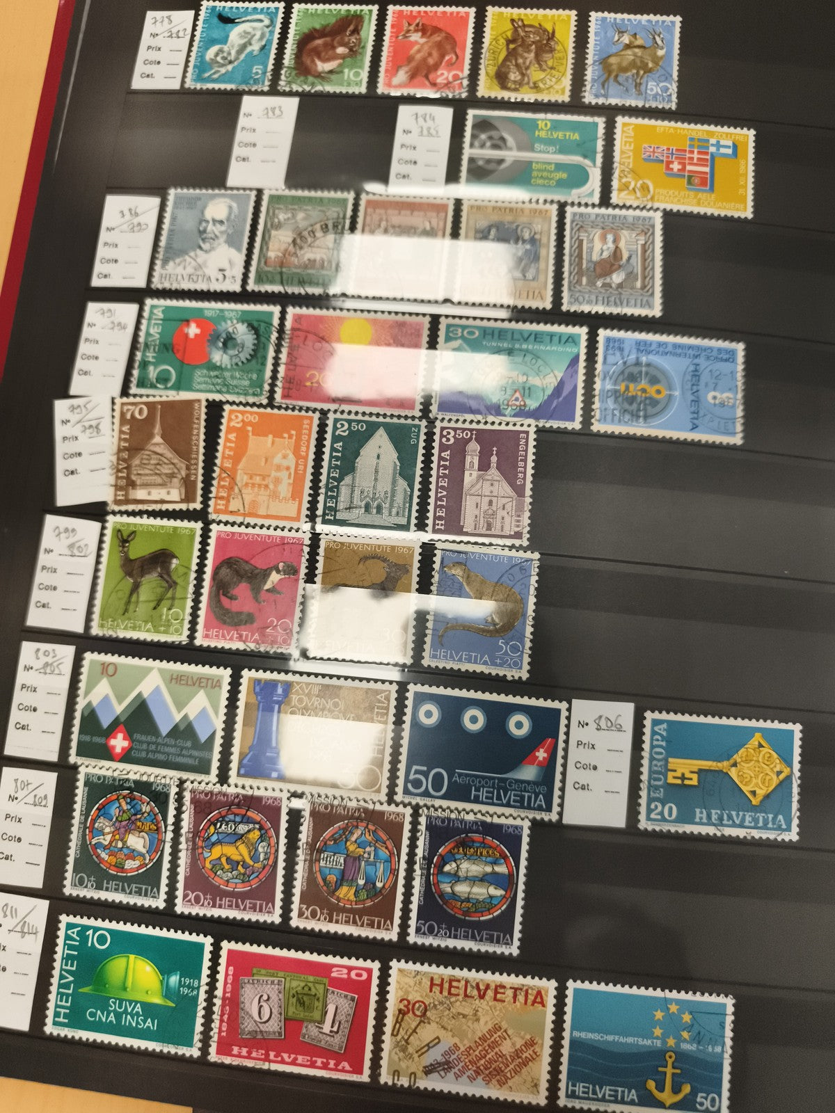 Timbres Suisse Helvetia thématiques animaux, architecture, Europa, lot philatéli