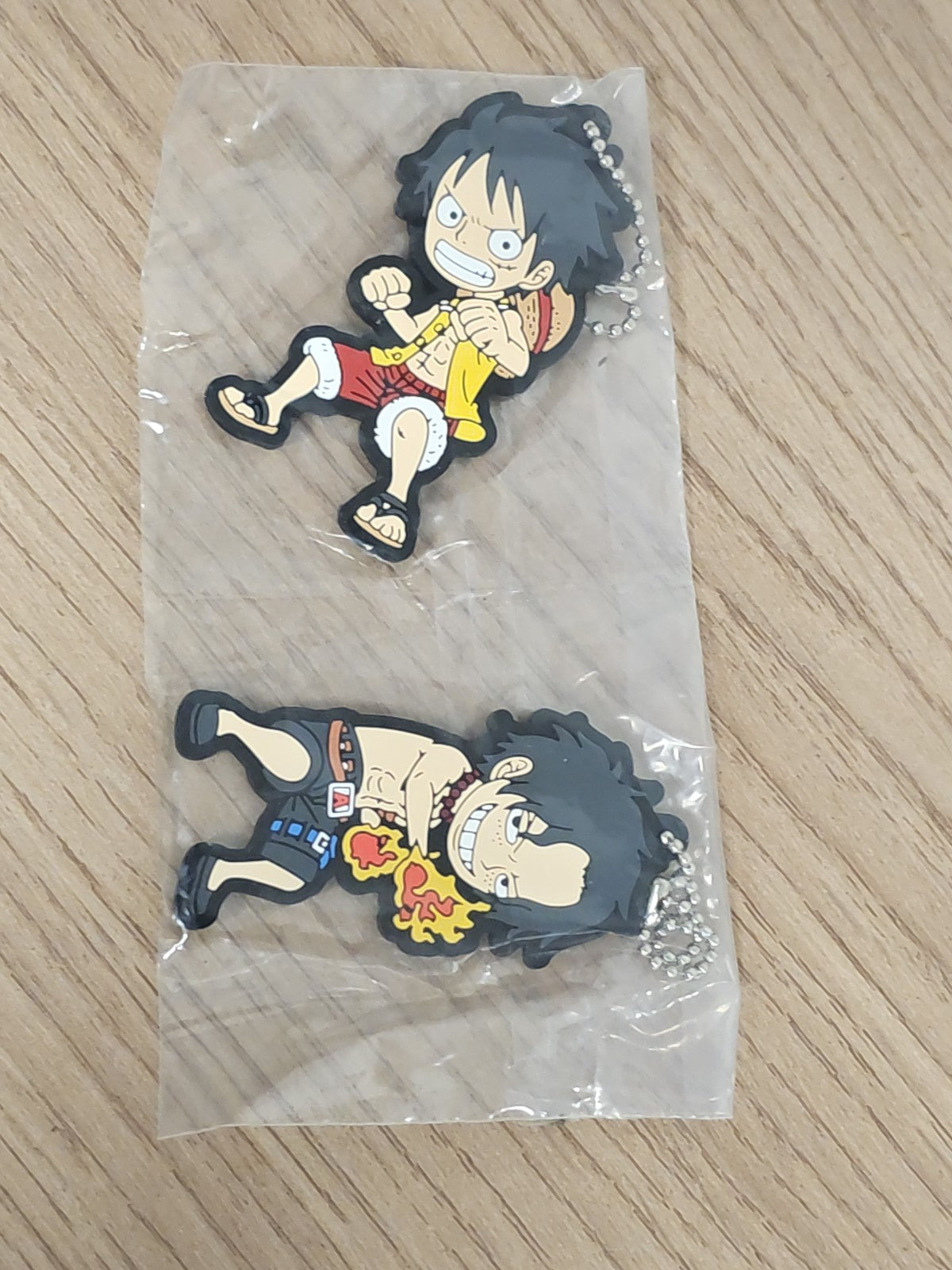 Lot 2 magnets Bandai One Piece personnages manga japonais goodies officiels