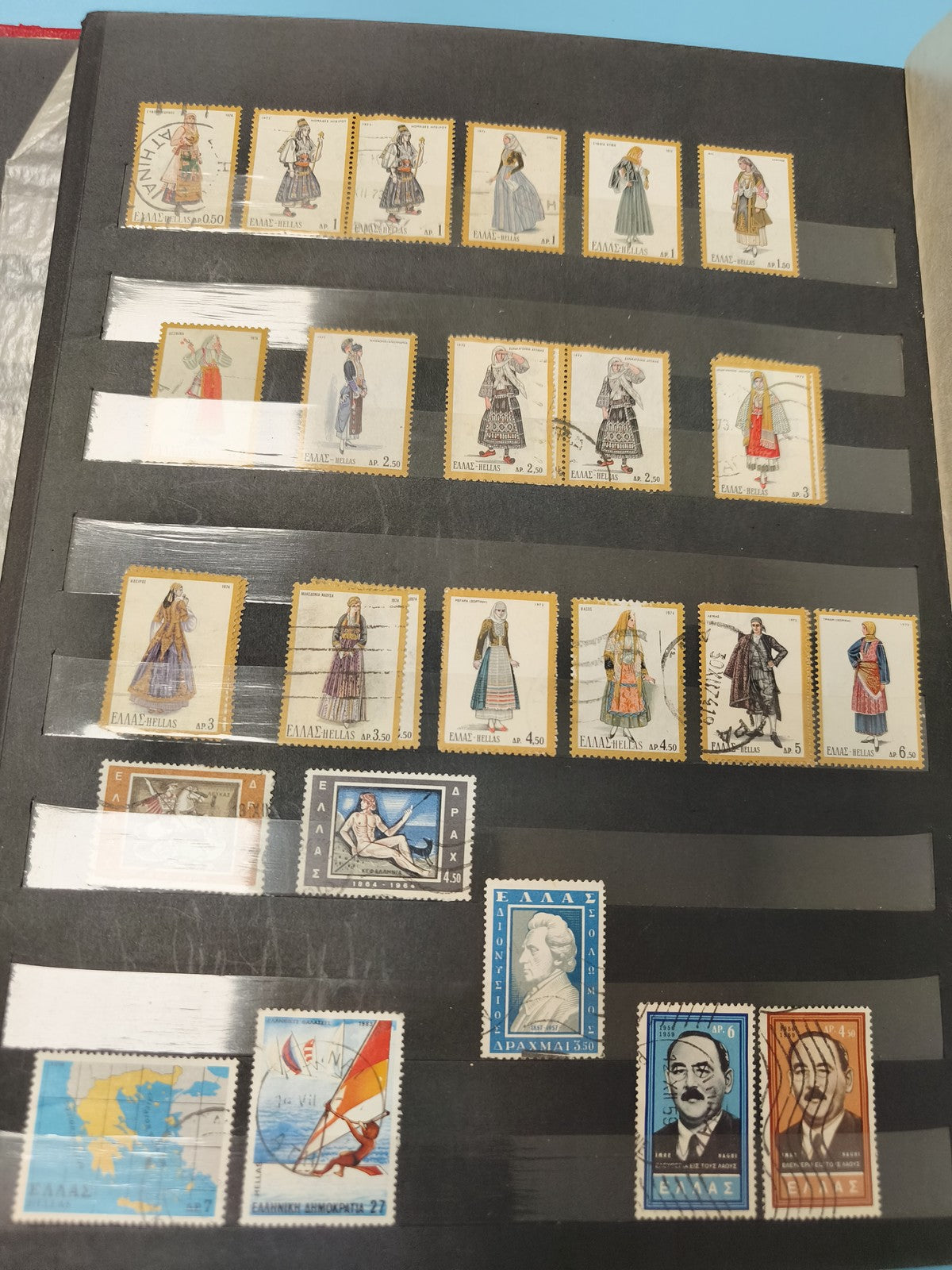 Lot anciens timbres oblitérés Grèce costumes traditionnels philatélie collection