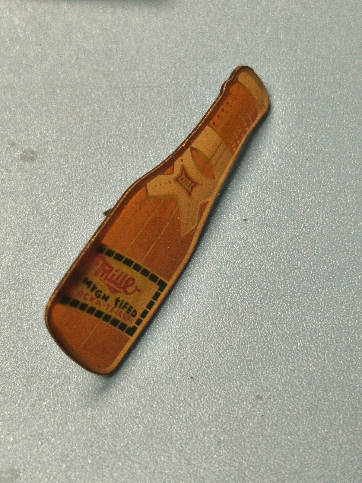 Pin's vintage bouteille alcool Miller High Life déco rétro collection bière