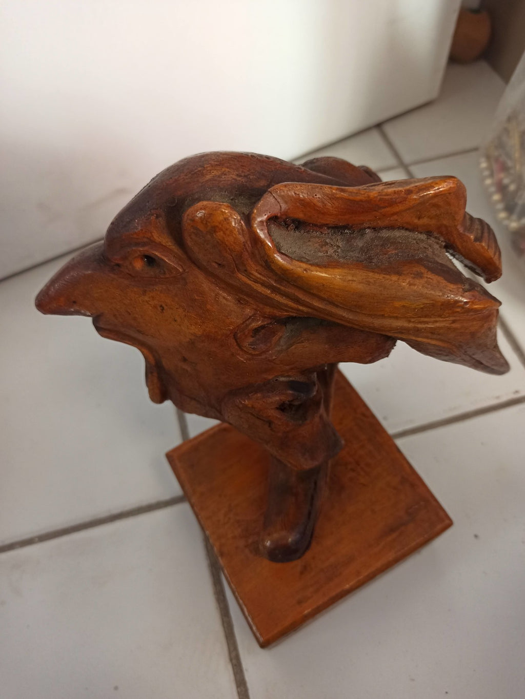 Sculpture vintage racine d’arbre visage stylisé, art ancien, pièce signée