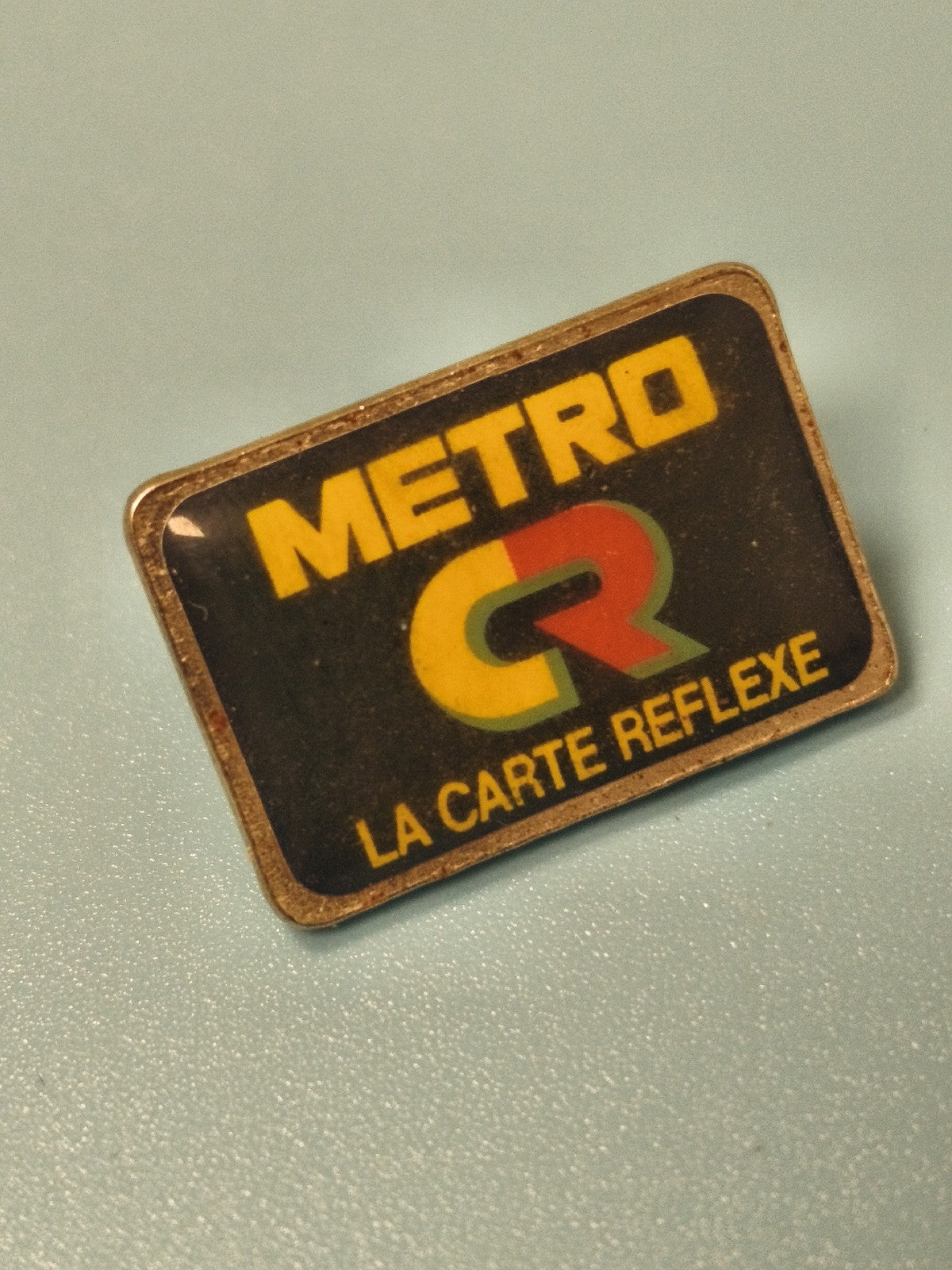 Pin's vintage METRO La Carte Reflexe logo rétro collection transport (Ref 15)