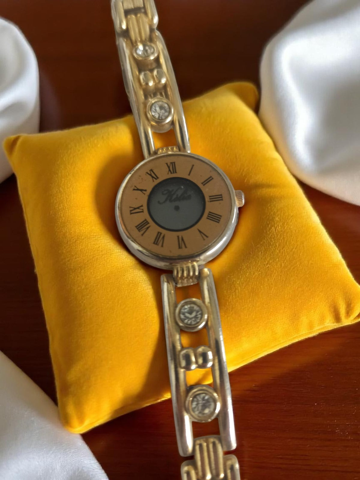 Women's vintage gold Kélio watch, round dial, decorated link bracelet