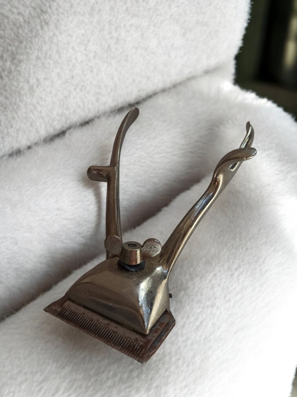 Rasoir moustache vintage ancien 1920s, tondeuse manuelle métal déco collection