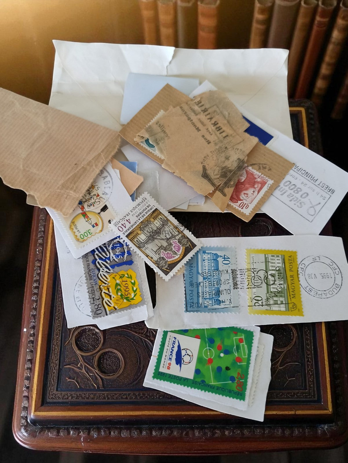 Lot de timbres anciens oblitérés Europe vintage philatélie vrac cachets couleurs