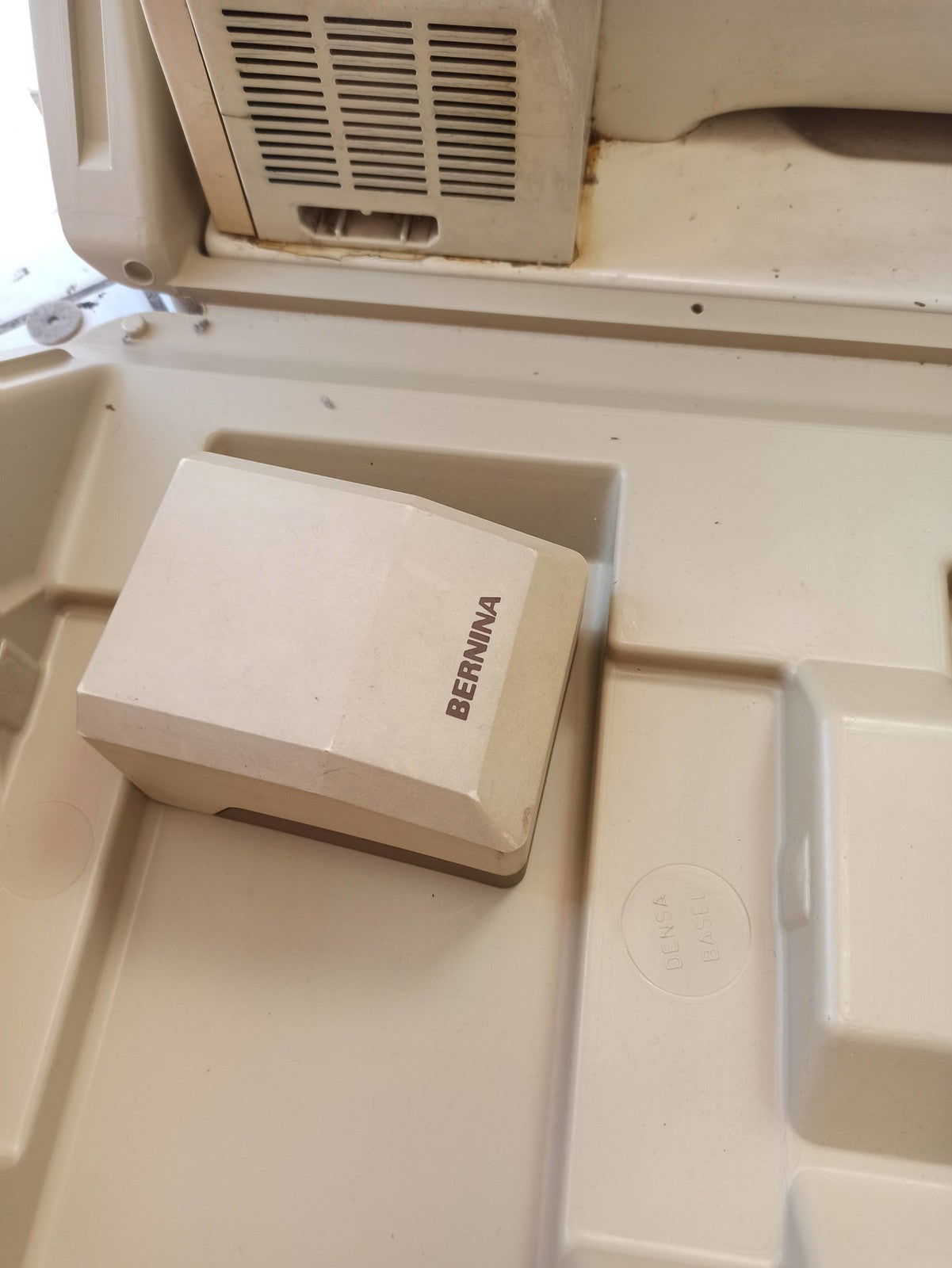 Machine à coudre Bernina vintage avec valise et guide, à restaurer, ancien modèl