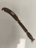 Coupe-papier ancien militaire WW1 aspect métal patiné décor gravé sculpture