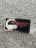 Pin's vintage La Compagnie du Cuir émaillé noir rouge logo rectangulaire (Ref 11