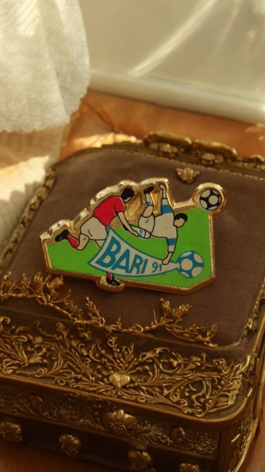Pin's vintage Bari 91 OM Olympique Marseille football émaillé rétro