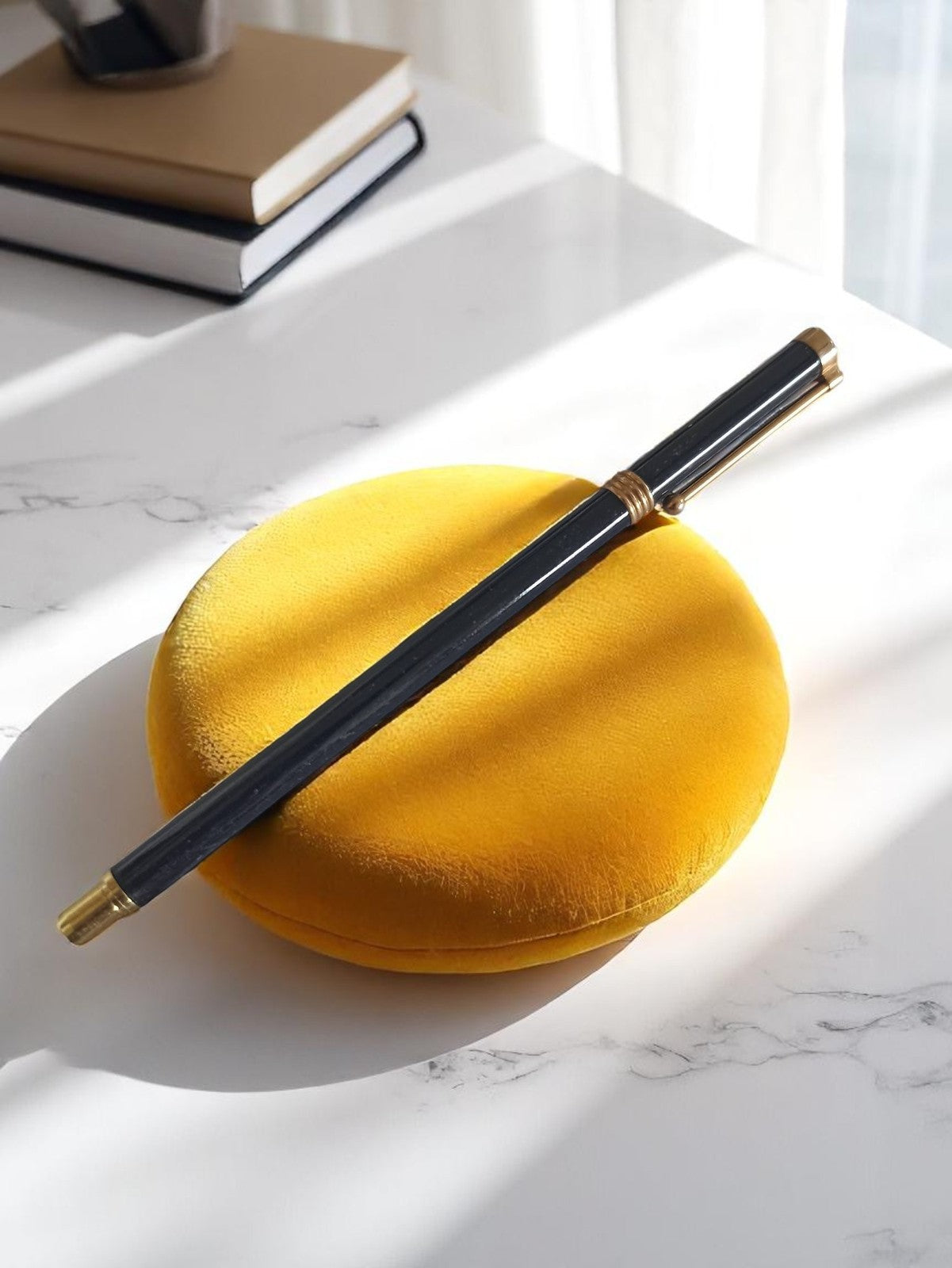 Stylo à bille vintage noir finition dorée, ancien stylo bille rétro