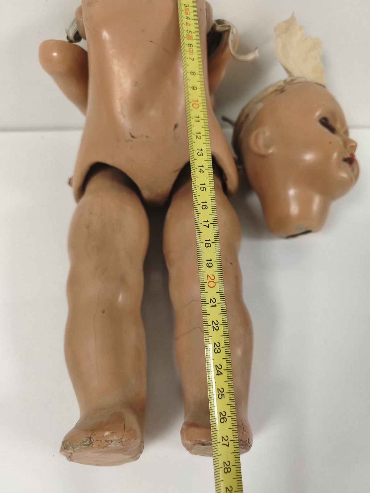 Grande poupée articulée ancienne, matière moulée, fin XIXe-début XXe
