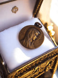 Médaille religieuse ancienne Vierge profil métal doré vintage pendentif