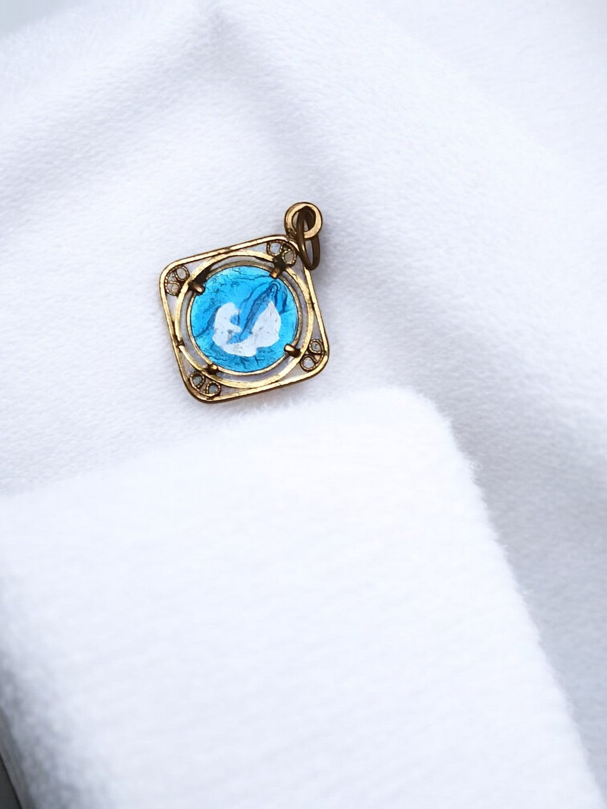 Pendentif religieux ancien Lourdes carré doré bleu vintage médaille catholique