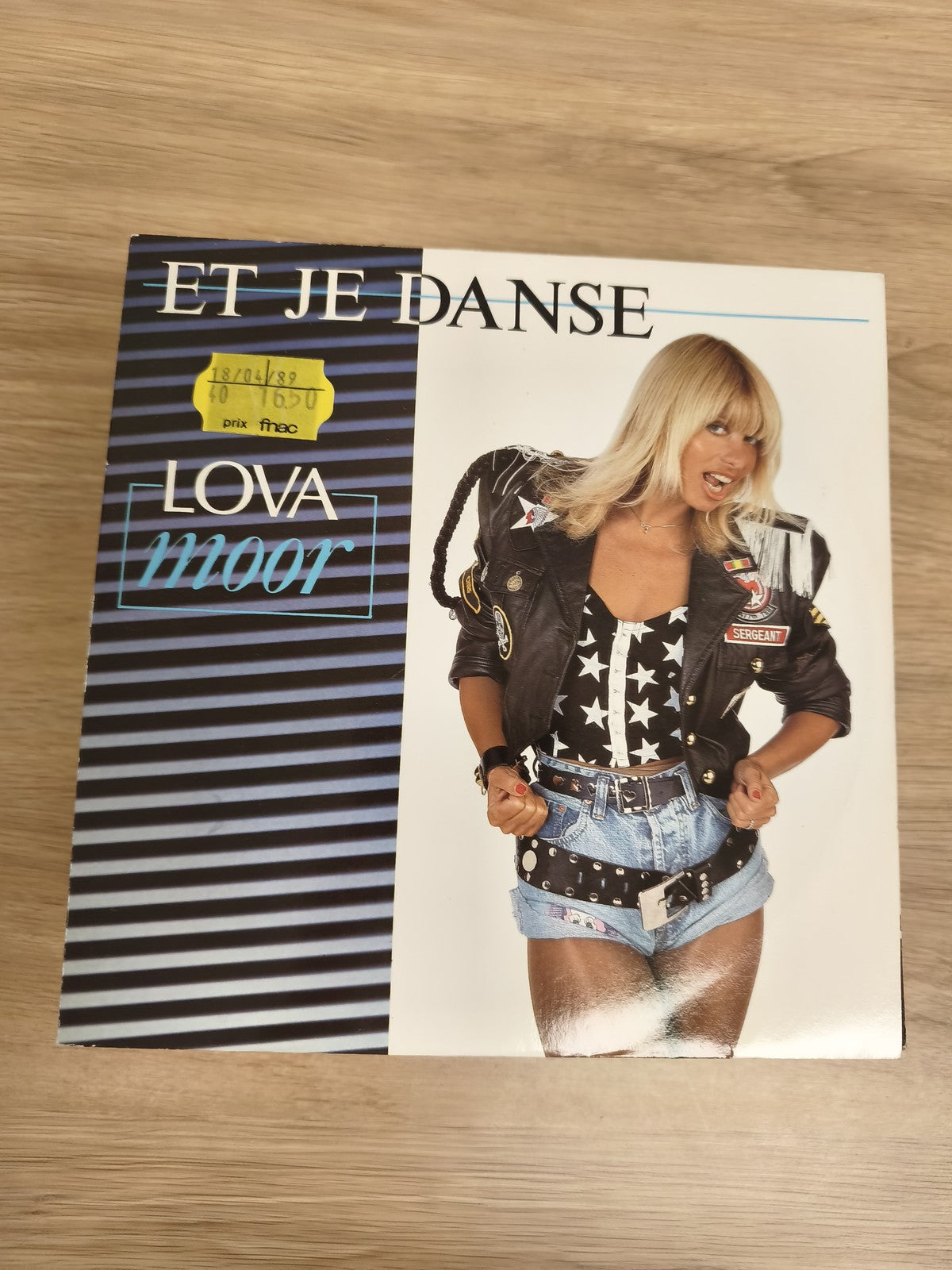 Vinyle 45T Lova Moor Et Je Danse pochette illustrée, disque d?occasion