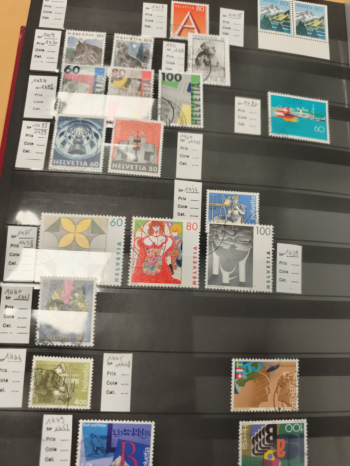 Timbres Suisse Helvetia oblitérés et neufs, motifs modernes, lot philatélie