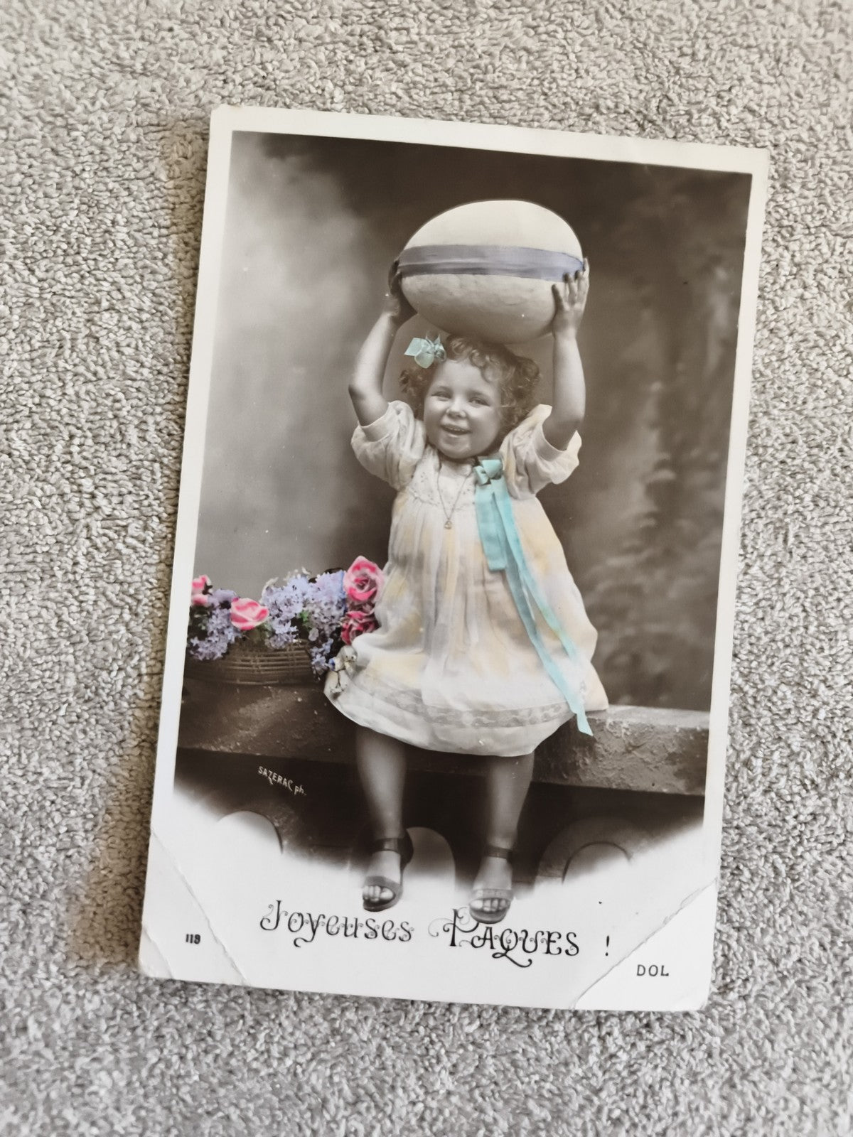CPA Joyeuses Pâques fillette œuf géant ruban colorisé Sazerac DOL