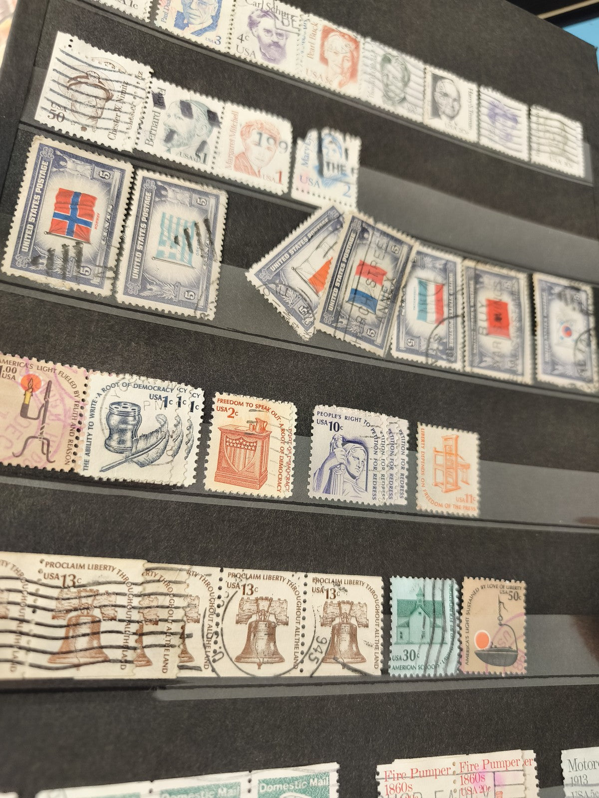 Lot anciens timbres oblitérés USA, motifs historiques, Liberty Bell, années 60-7