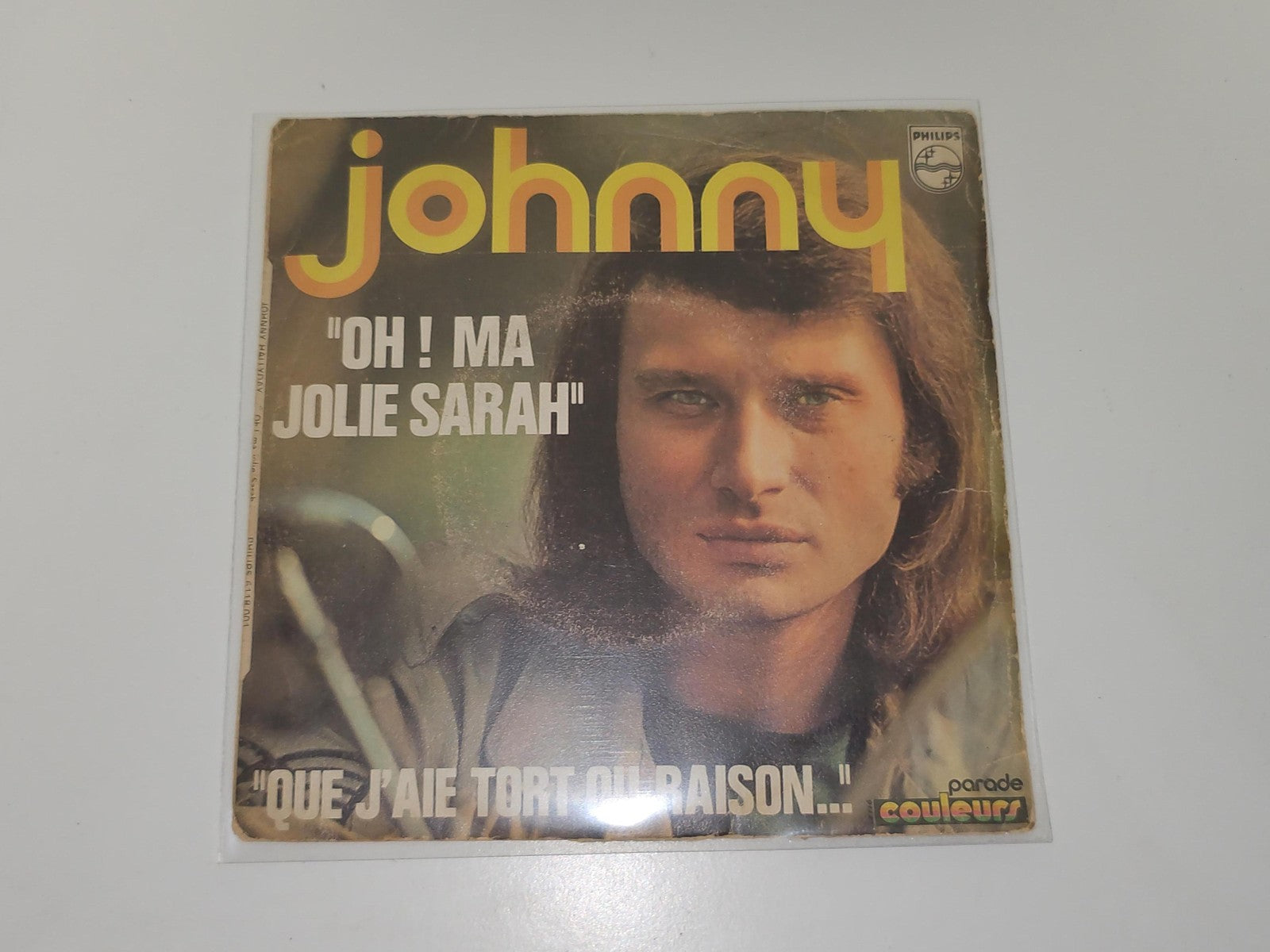 Disque vinyle 45 tours ancien Johnny Hallyday rétro, très bon état collection