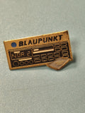 Vintage pin's Blaupunkt radio doré, ancien badge collection automobile